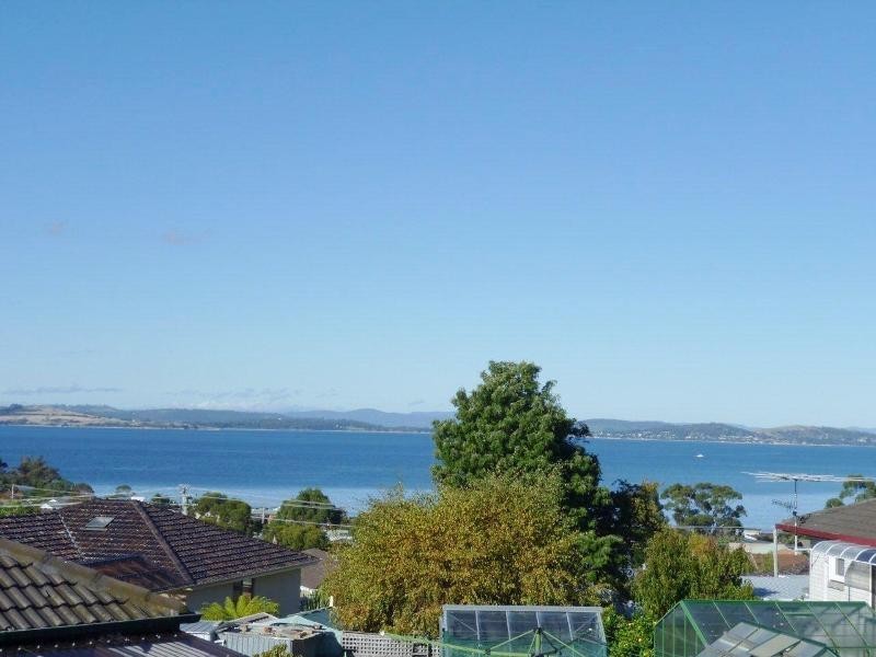 2/9 Crystal Downs Drive, Blackmans Bay TAS 7052