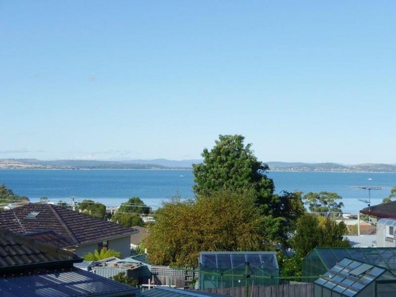 2/9 Crystal Downs Drive, Blackmans Bay TAS 7052