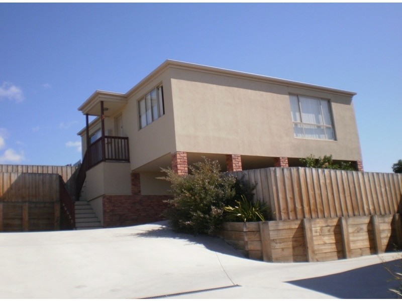 2/84 Lamprill Circle, Gagebrook TAS 7030