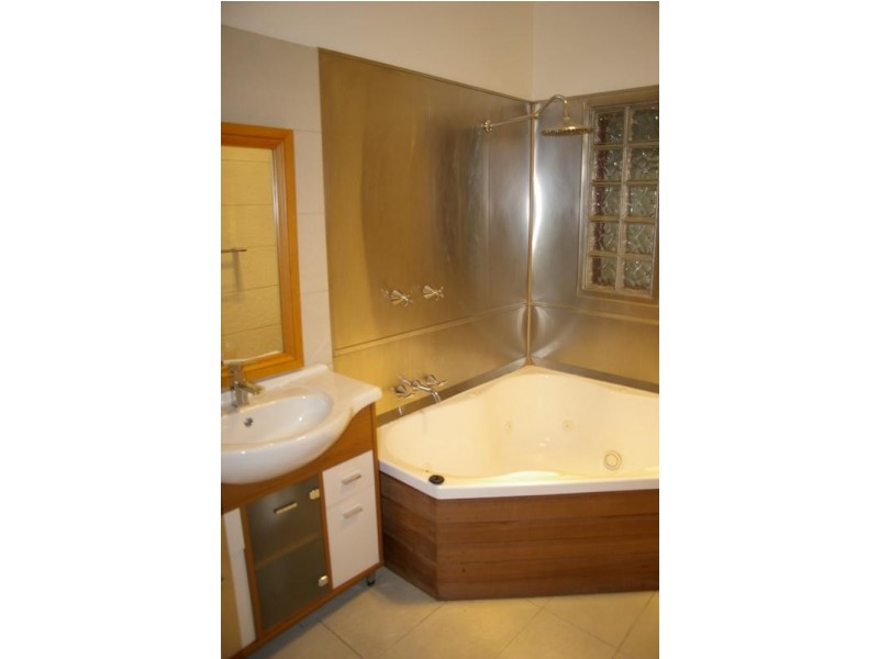 154 Augusta Road, Lenah Valley TAS 7008