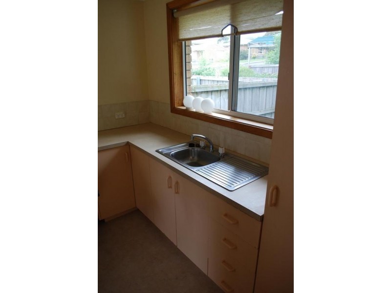 1/27 Cuthbertson Place, Lenah Valley TAS 7008