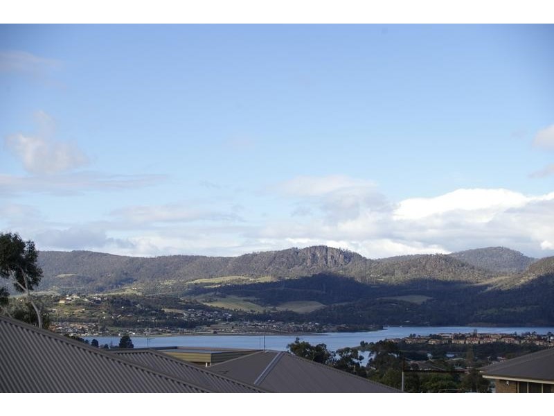 24/3 Russell Road, Claremont TAS 7011