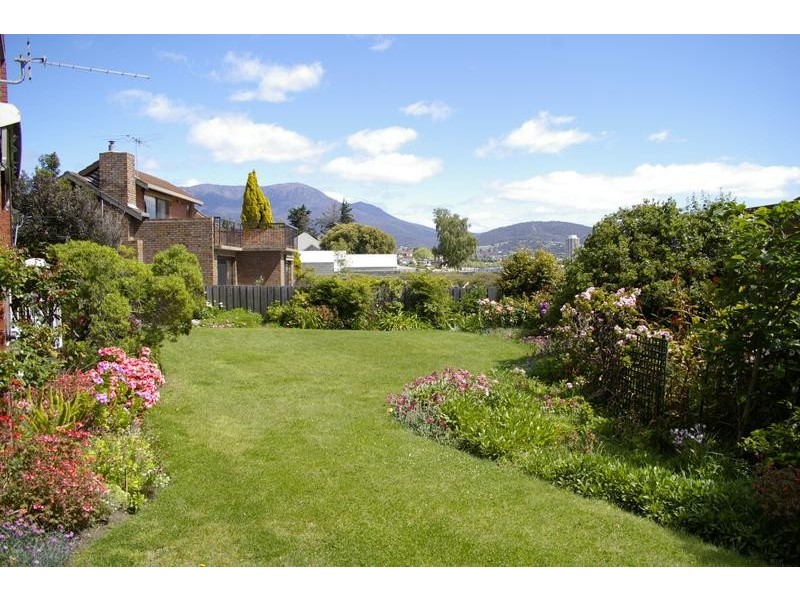 6/2 Mansell Place, Sandy Bay TAS 7005