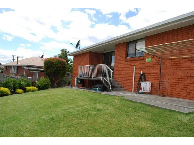 2/24 Cavesham Road, West Moonah TAS 7009