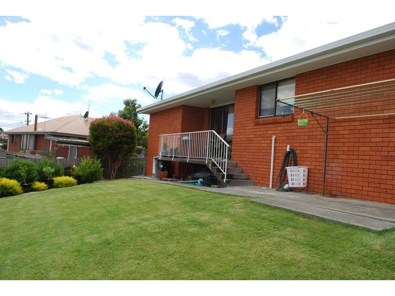 2/24 Caversham Road, West Moonah TAS 7009