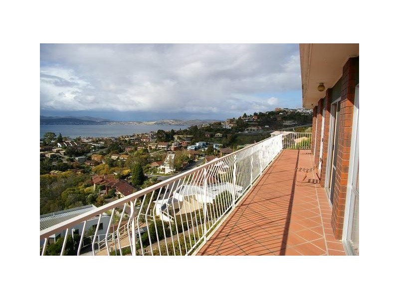 2/15 Capri Drive, Sandy Bay TAS 7005