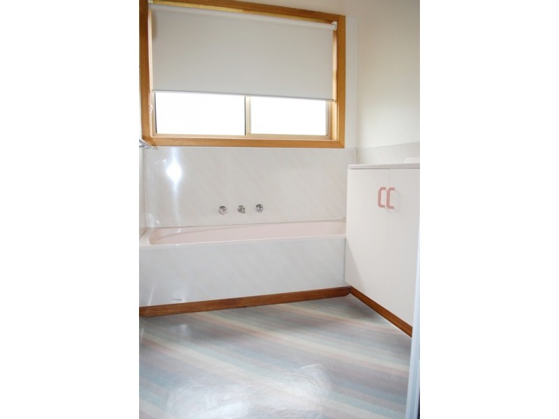 1/15 Laguna Place, Derwent Park TAS 7009