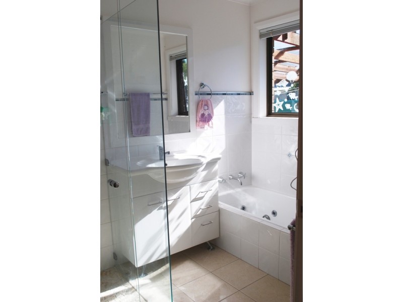 145 Malunna Road, Lindisfarne TAS 7015