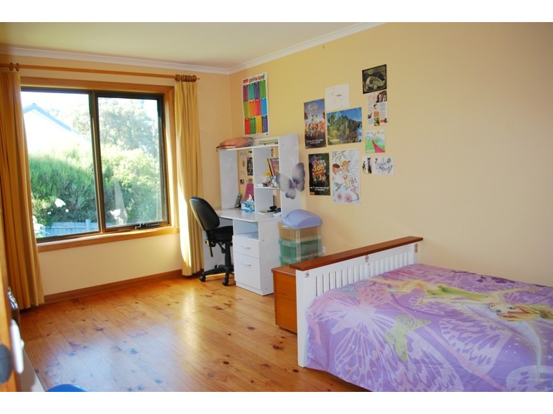 145 Malunna Road, Lindisfarne TAS 7015