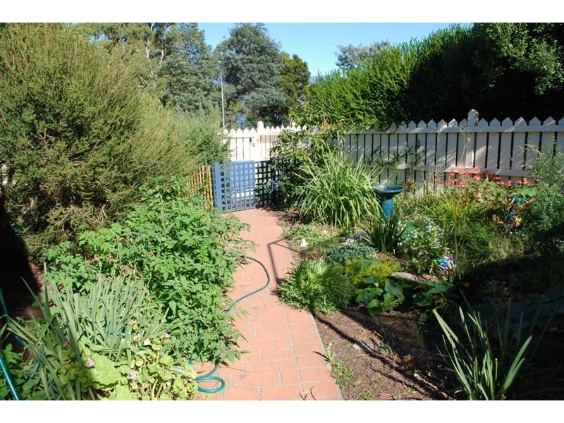 145 Malunna Road, Lindisfarne TAS 7015