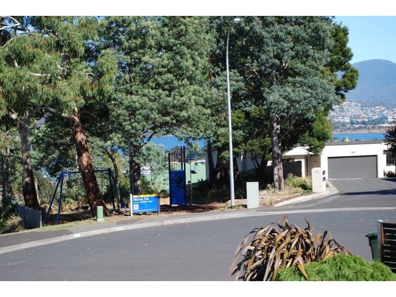 145 Malunna Road, Lindisfarne TAS 7015