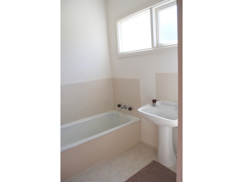 1/10 Talune Street, Lindisfarne TAS 7015