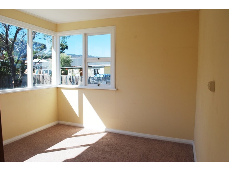 1/10 Talune Street, Lindisfarne TAS 7015