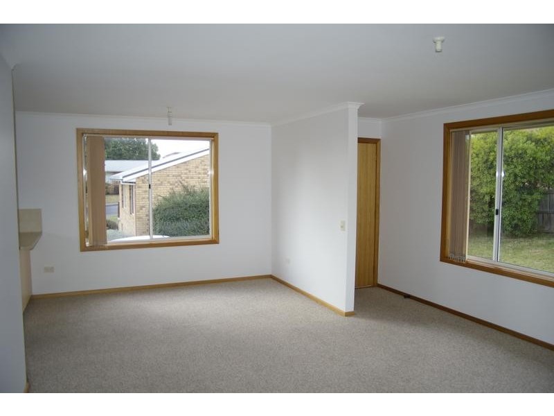 2/27 Cuthbertson Place, Lenah Valley TAS 7008