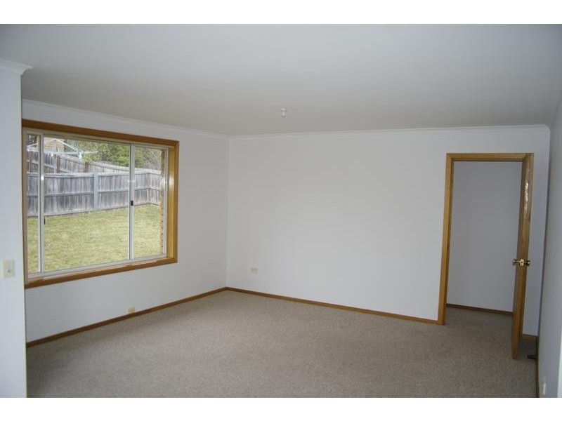 2/27 Cuthbertson Place, Lenah Valley TAS 7008