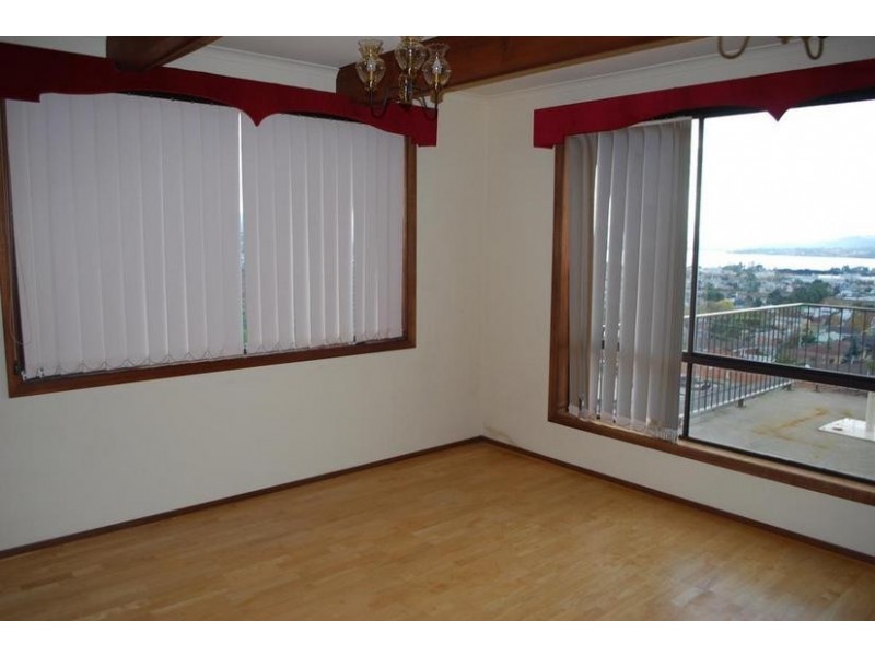 77 Ashborne Grove, West Moonah TAS 7009