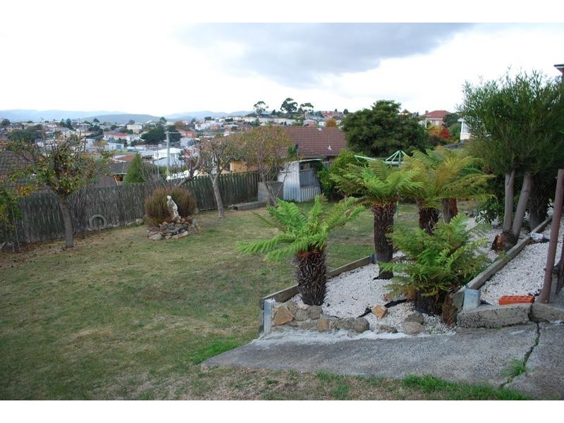 77 Ashborne Grove, West Moonah TAS 7009