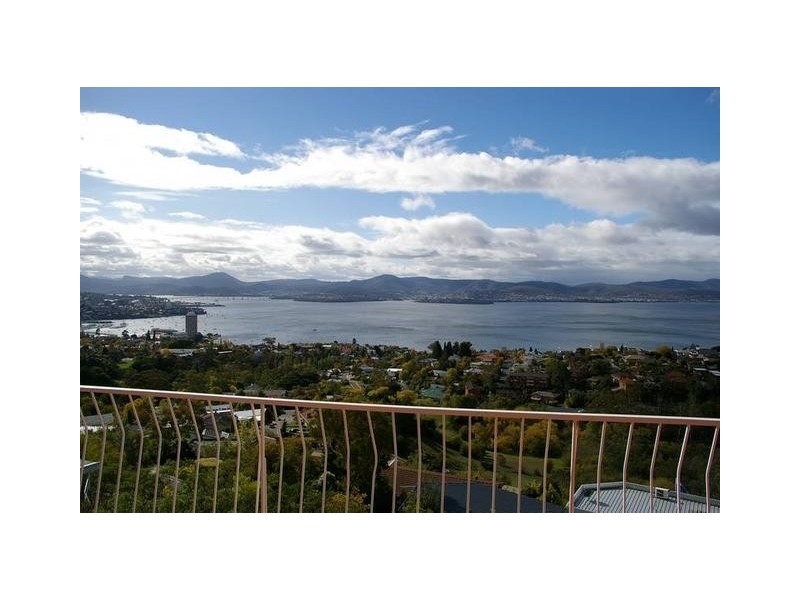 2/15 Capri Drive, Sandy Bay TAS 7005