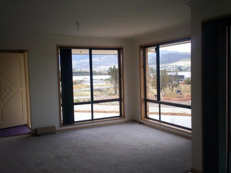 1/33 Henty Close, Old Beach TAS 7017
