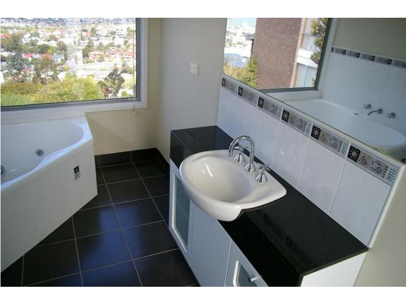 3/18 Chadwick Court, West Hobart TAS 7000