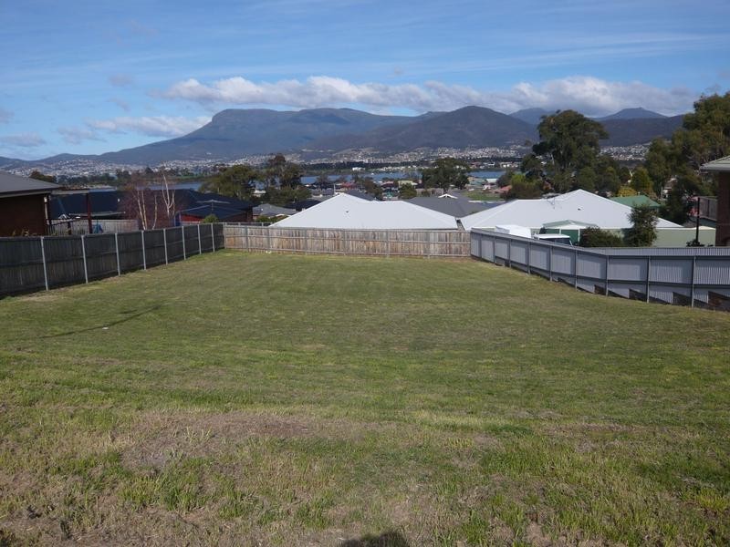 33 Clives Avenue, Old Beach TAS 7017