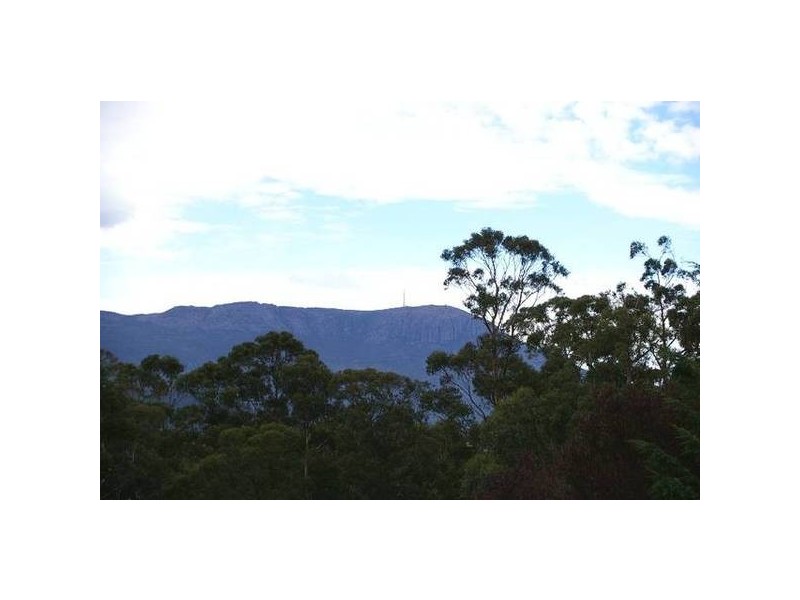 2/7 Summer Court, Mount Nelson TAS 7007