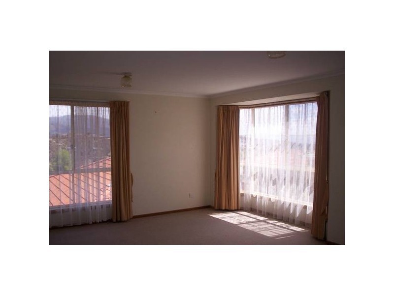 6/2 Broadby Drive, Lenah Valley TAS 7008