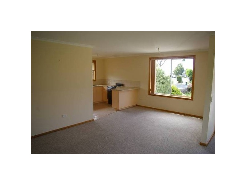 2/27 Cuthbertson Place, Lenah Valley TAS 7008