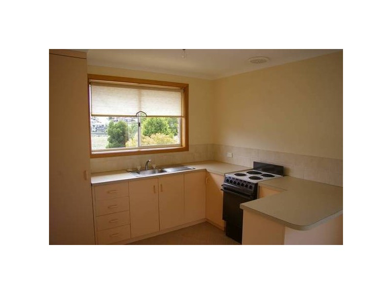 2/27 Cuthbertson Place, Lenah Valley TAS 7008