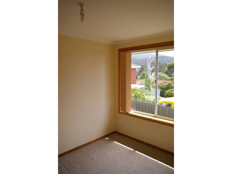 2/27 Cuthbertson Place, Lenah Valley TAS 7008