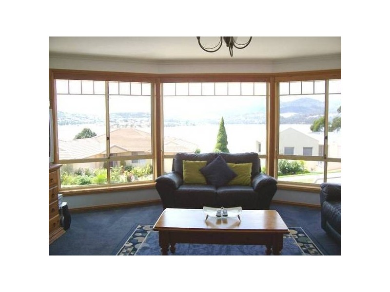 51 Bournville Crescent, Claremont TAS 7011