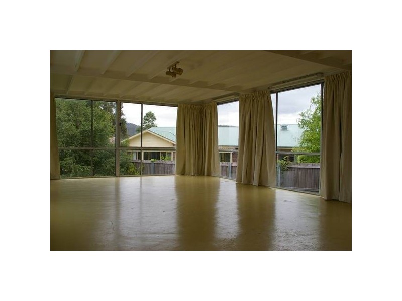 24 Stratton Avenue, Lenah Valley TAS 7008
