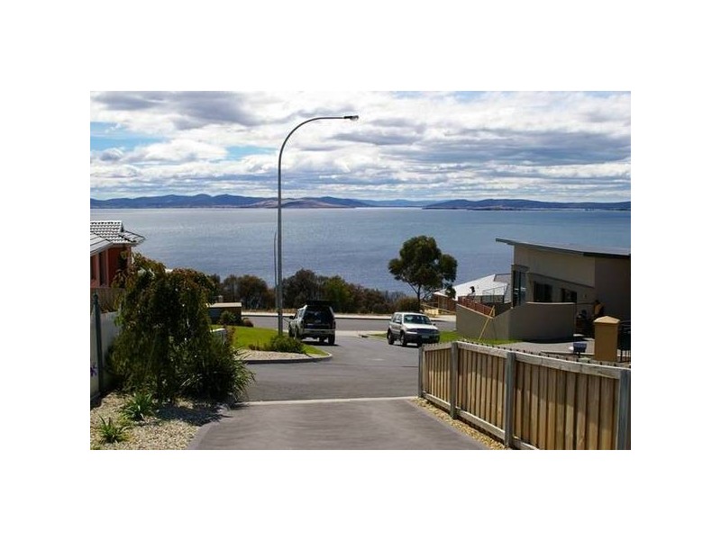 34 Suncoast Drive, Blackmans Bay TAS 7052