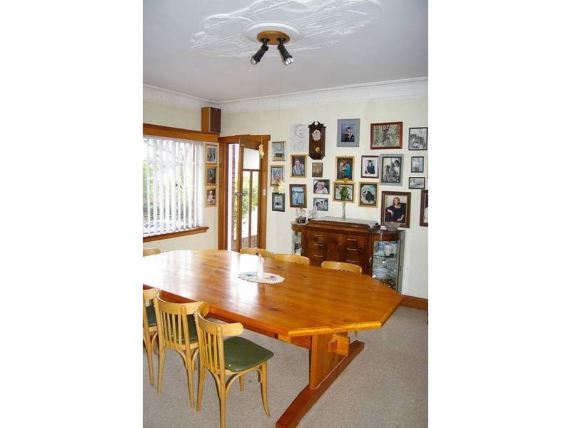 2 Brammall Street, Lindisfarne TAS 7015