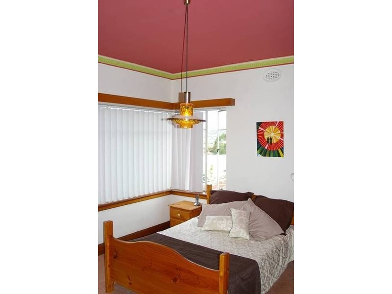 2 Brammall Street, Lindisfarne TAS 7015