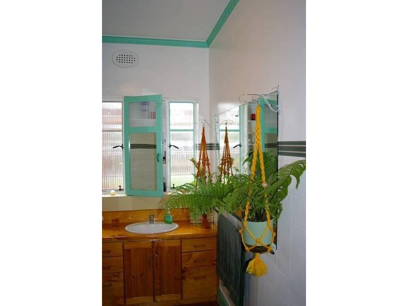 2 Brammall Street, Lindisfarne TAS 7015