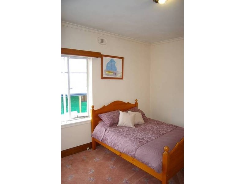 2 Brammall Street, Lindisfarne TAS 7015