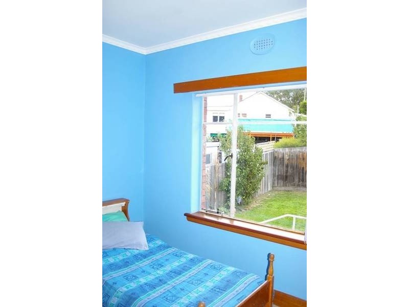 2 Brammall Street, Lindisfarne TAS 7015