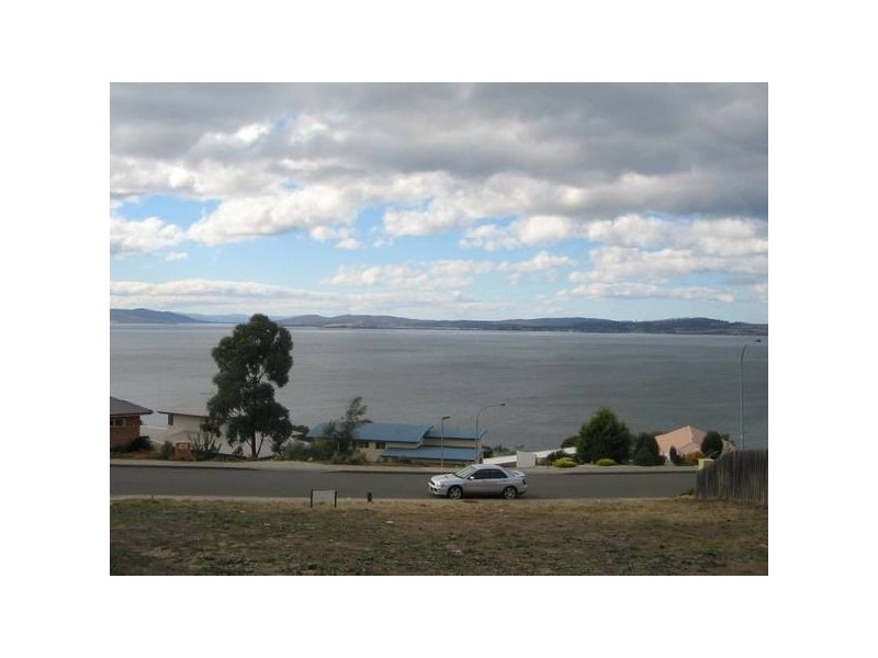 42 Suncoast Drive, Blackmans Bay TAS 7052