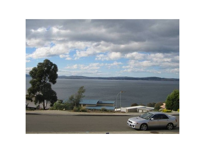 42 Suncoast Drive, Blackmans Bay TAS 7052