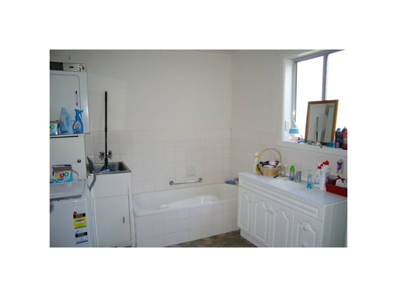 2/11 Johnson Street, Derwent Park TAS 7009