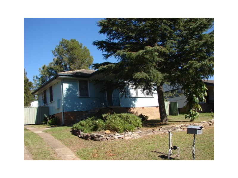 19 Anzac Parade, Muswellbrook NSW 2333