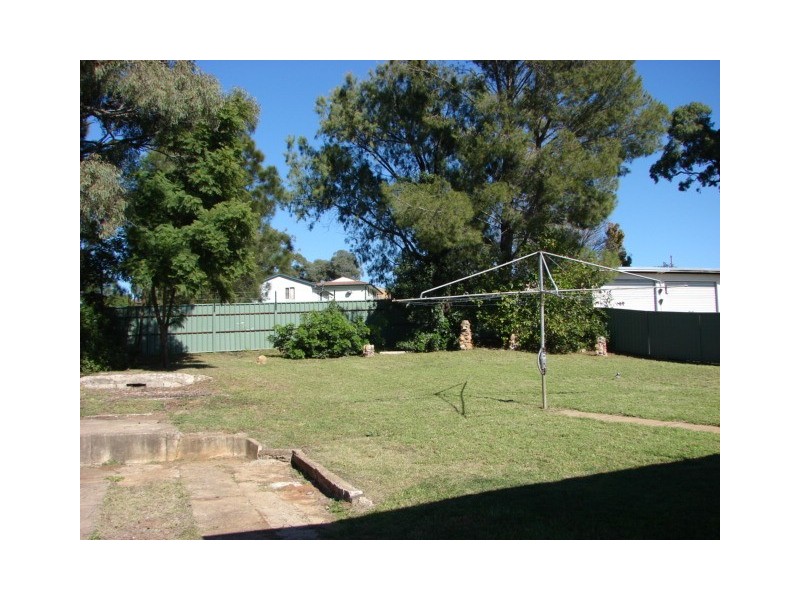 19 Anzac Parade, Muswellbrook NSW 2333