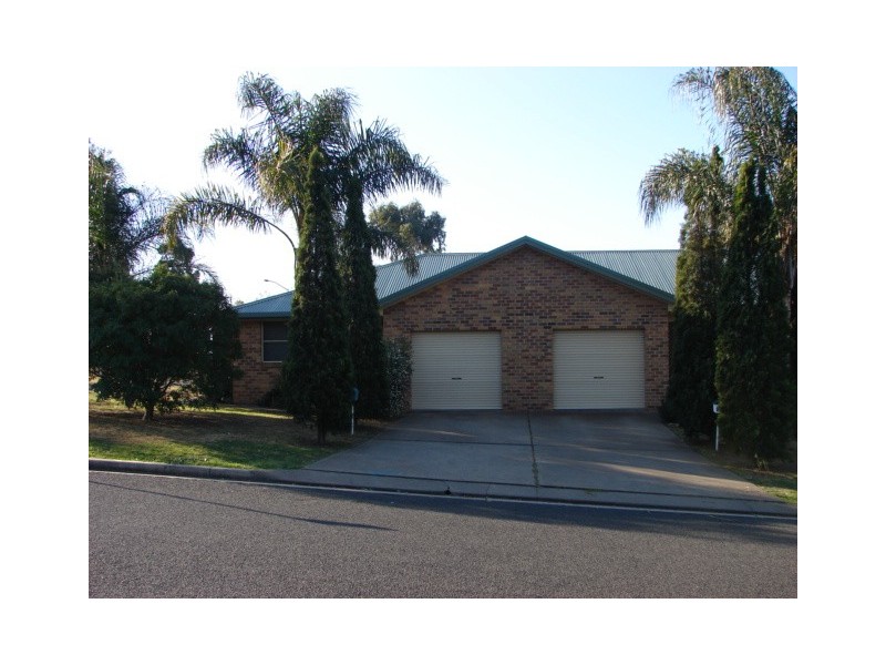 1/2 Calagroo Ave, Muswellbrook NSW 2333