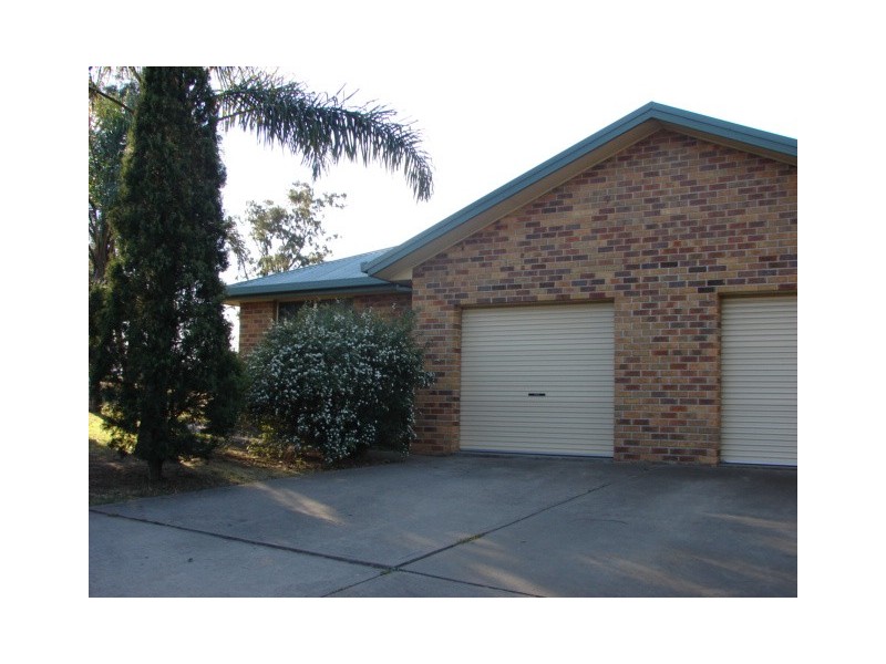 1/2 Calagroo Ave, Muswellbrook NSW 2333