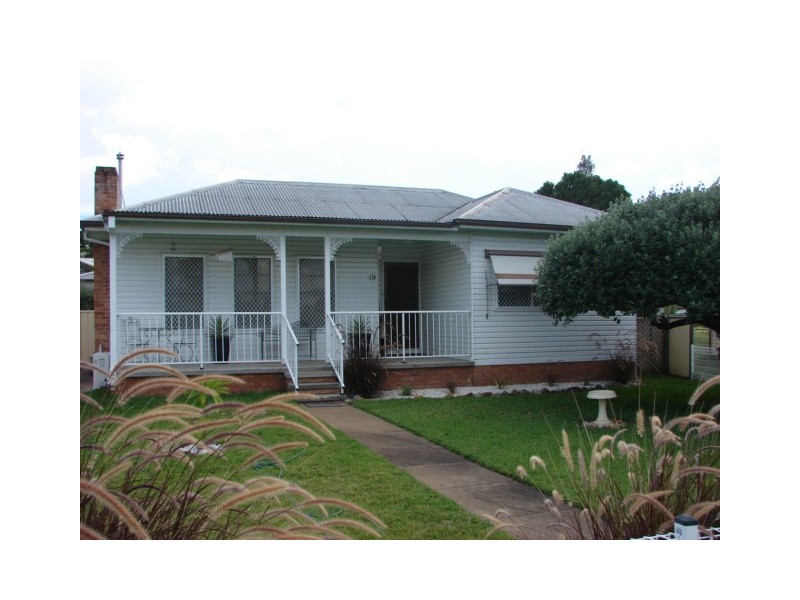 19 Skellatar St, Muswellbrook NSW 2333
