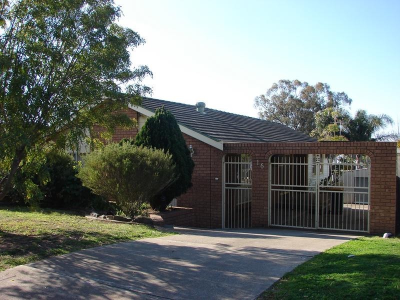 16 Anzac Parade, Muswellbrook NSW 2333