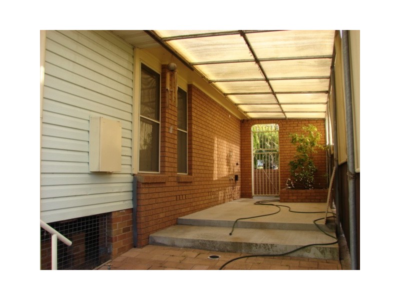 16 Anzac Parade, Muswellbrook NSW 2333