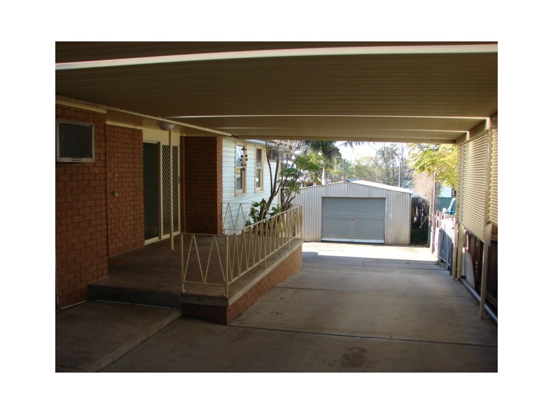 16 Anzac Parade, Muswellbrook NSW 2333