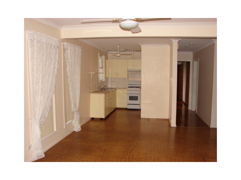 16 Anzac Parade, Muswellbrook NSW 2333